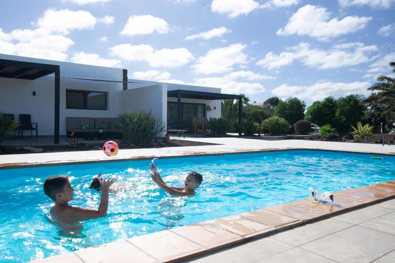Heated & Shared Pool Villa Matriana 36A, North Shore Villas Лахарес Екстер'єр фото