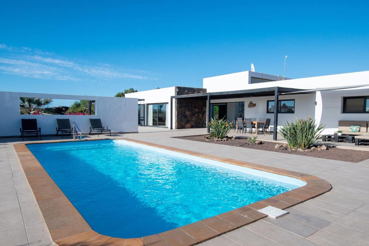 Heated & Shared Pool Villa Matriana 36A, North Shore Villas Лахарес Екстер'єр фото