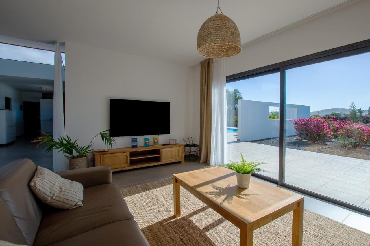 Heated & Shared Pool Villa Matriana 36A, North Shore Villas Лахарес Екстер'єр фото